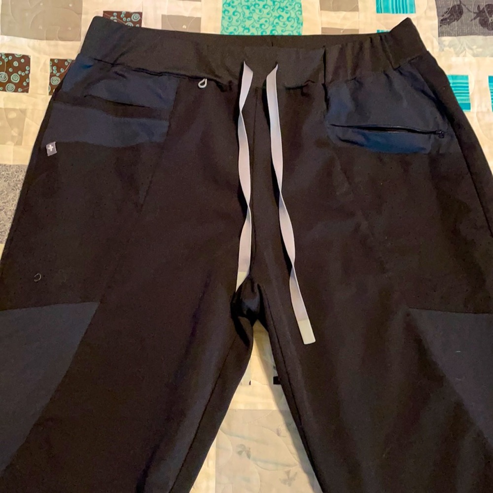 Figs Mombasa Slim Scrub pant in black